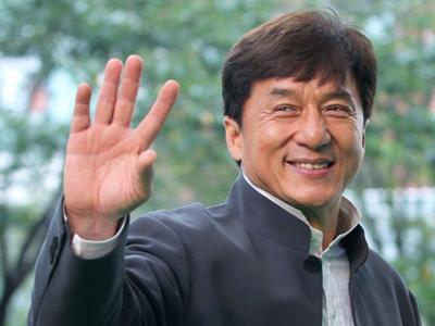 Jackie Chan Kecewa Saat Fans Korea Minta Tandatangan di DVD Bajakan